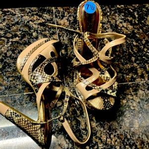 Cute beige snake skin heels!!